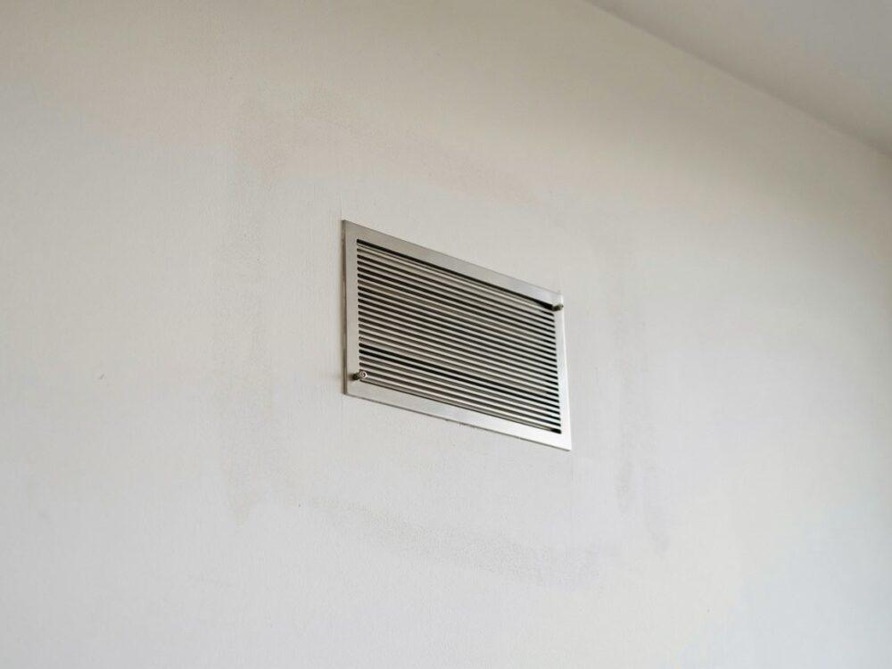 instalacja szynoprzewodu wpuszczanego
