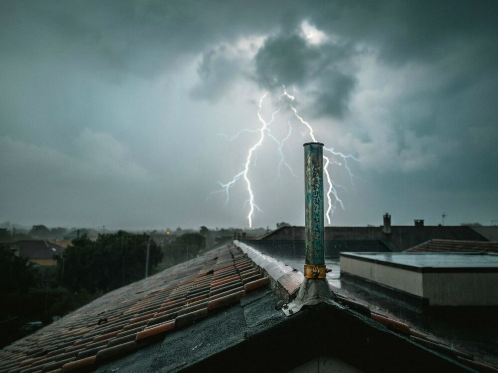 piorunochron na dachu budynku